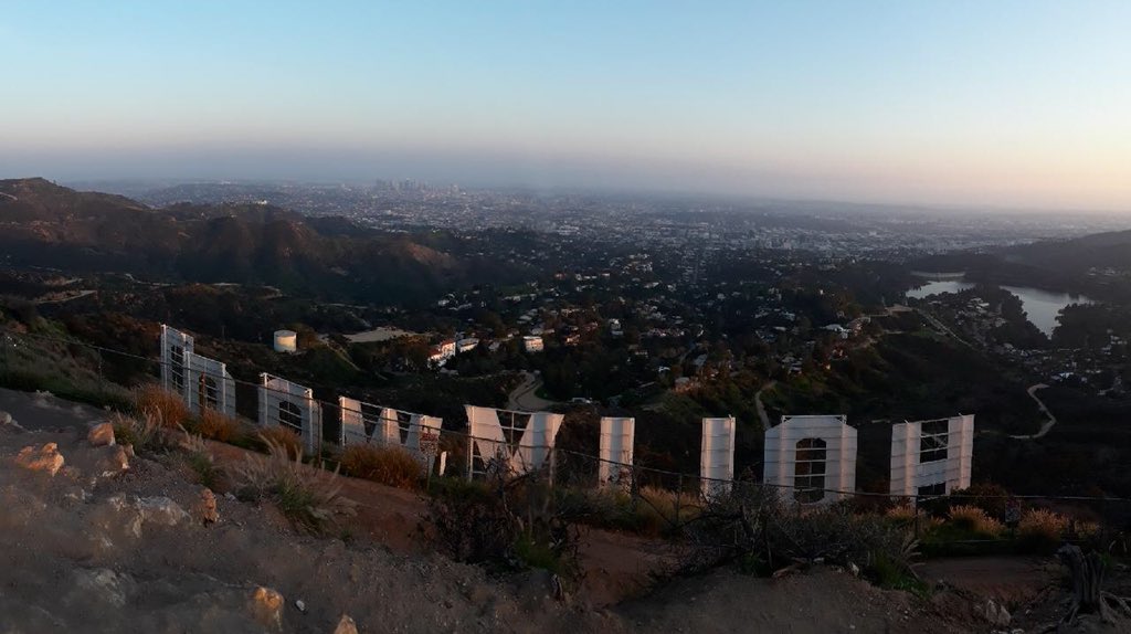 JacksonArneshya's tweet photo. Yesterday hike view #ontop 🌴☀️ #sunnycalifornia #hollywood #la #bronsoncanyon #thesign https://t.co/xPimRpedQU