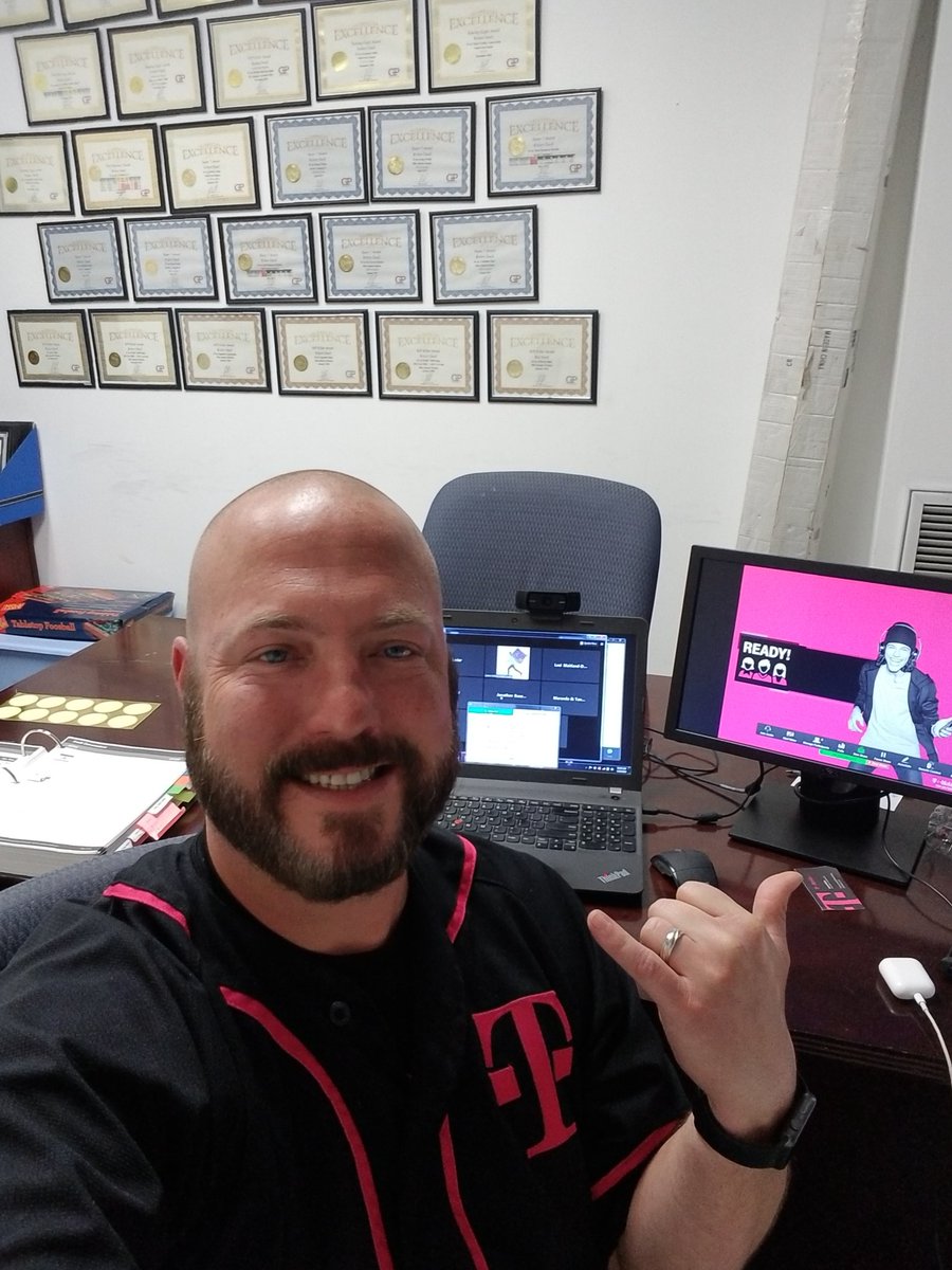 LanceHelmsNYL's tweet photo. Back at it helping our new hires get that Uncarrier Experience to share with pur Customers @GPMobileTPR @BrianHutmacher @ScottHandy6 @heaven_nene @davepop7 @JoshDavisGP #GPready2018 https://t.co/ko1bgAVluf