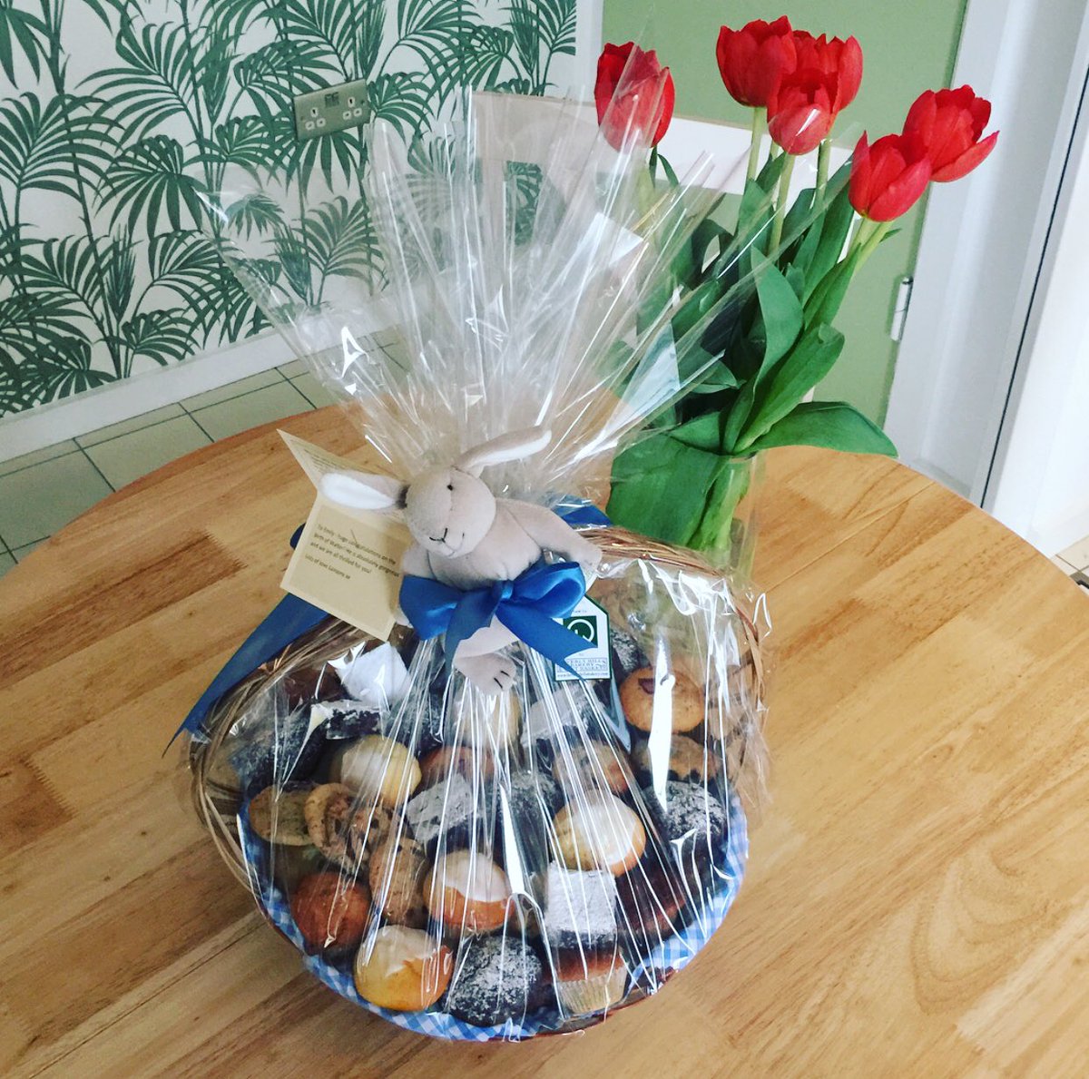 EmilyE_1's tweet photo. Thank you @LansonsLatest for the gorgeous cakes and cuddly toy for our new addition Walter! They look absolutely delicious and will keep our energy up whilst he keeps us busy 👍🏻😁👶🏻💞 https://t.co/E7uvnFPey7