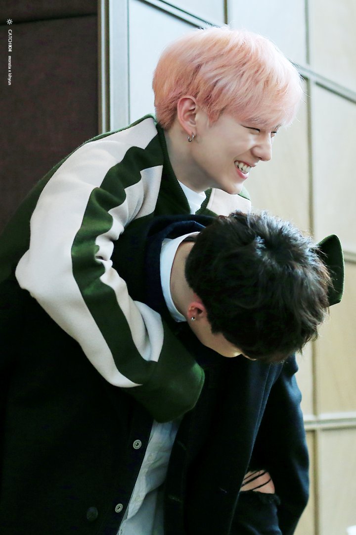 charming1226's tweet photo. 2017.04.10~2018.04.10 ？ https://t.co/UzT9n8sFGM