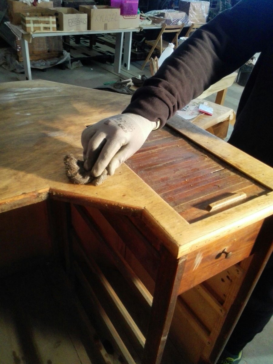 museudelter's tweet image. Cada dimarts els alumnes de @LaSalleManlleu ens ajuden a recuperar objectes de la nostra col·lecció. Bona feina! #ProjecteFaig #AprenentatgeServei #ApS #Manlleu