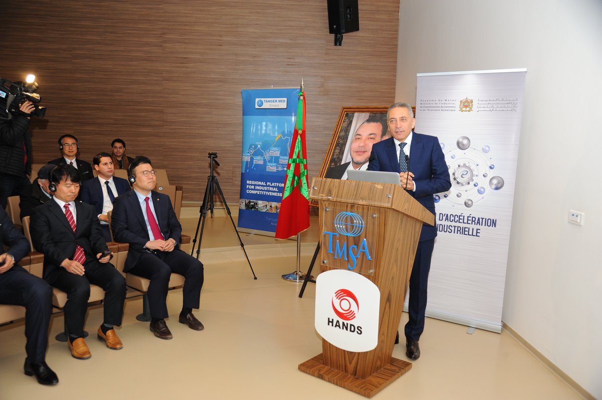 Cérémonie de pose de la première pierre de l’usine du groupe Coréen Hands de production de jantes en aluminium à Tanger sur une superficie de 23 HA avec le président Seung Hyun Chang et Fouad Brini Président TMSA. Investissement de 4,33 milliards de dh, création de 1300 emplois