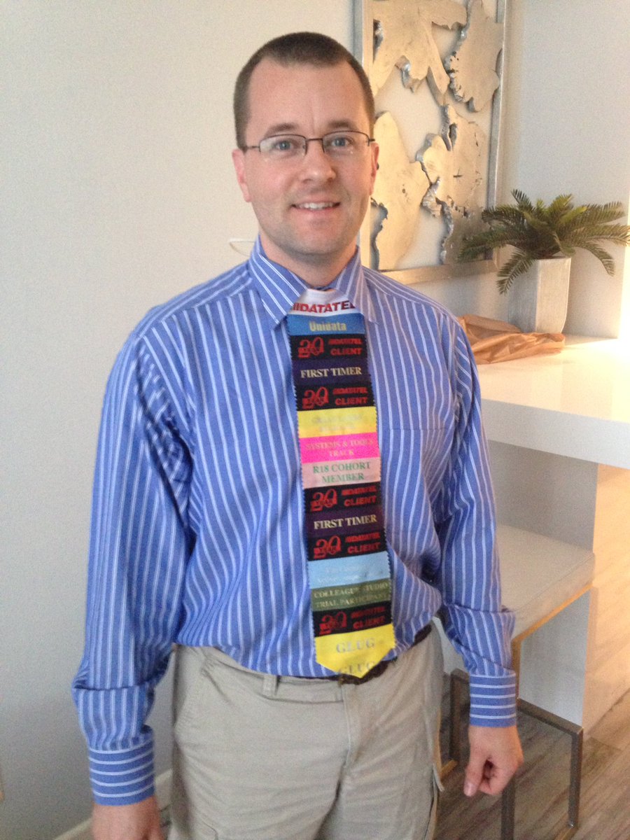 ryanbowen0's tweet image. A tie like no other! #eLive18 #dug #cedarville