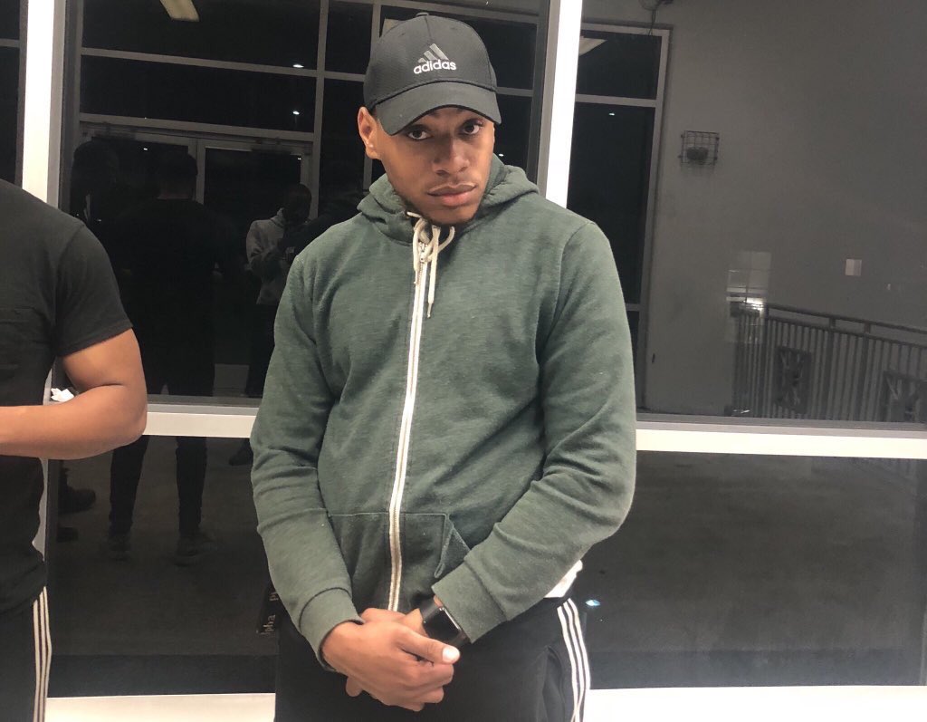 kay_mahapa's tweet image. Me: "I'm done with alcohol"

Alcohol: