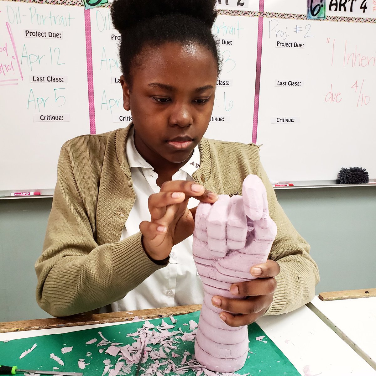 mcacubs's tweet photo. Alexis makes a hand out of installation styrofoam in #ArtIV. #geniushour https://t.co/2VSTykeoWC