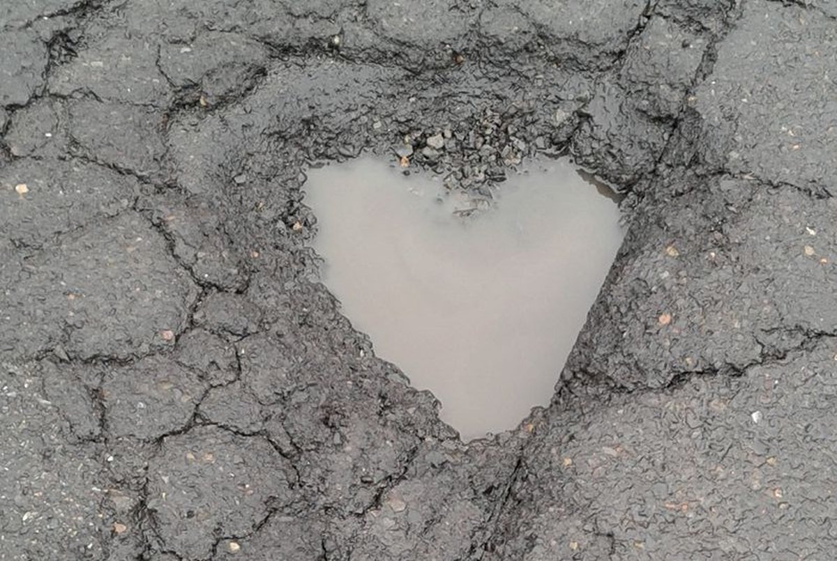 muskegonbrake's tweet image. Tires and rims seem to love pot holes, they&apos;re always running into them!  Don&apos;t get bent out of shape, come in to make sure that your alignment is straight and your rims are still round!  #potholes #alignmentcheck #bentrim #constructionseason #muskegonbrake