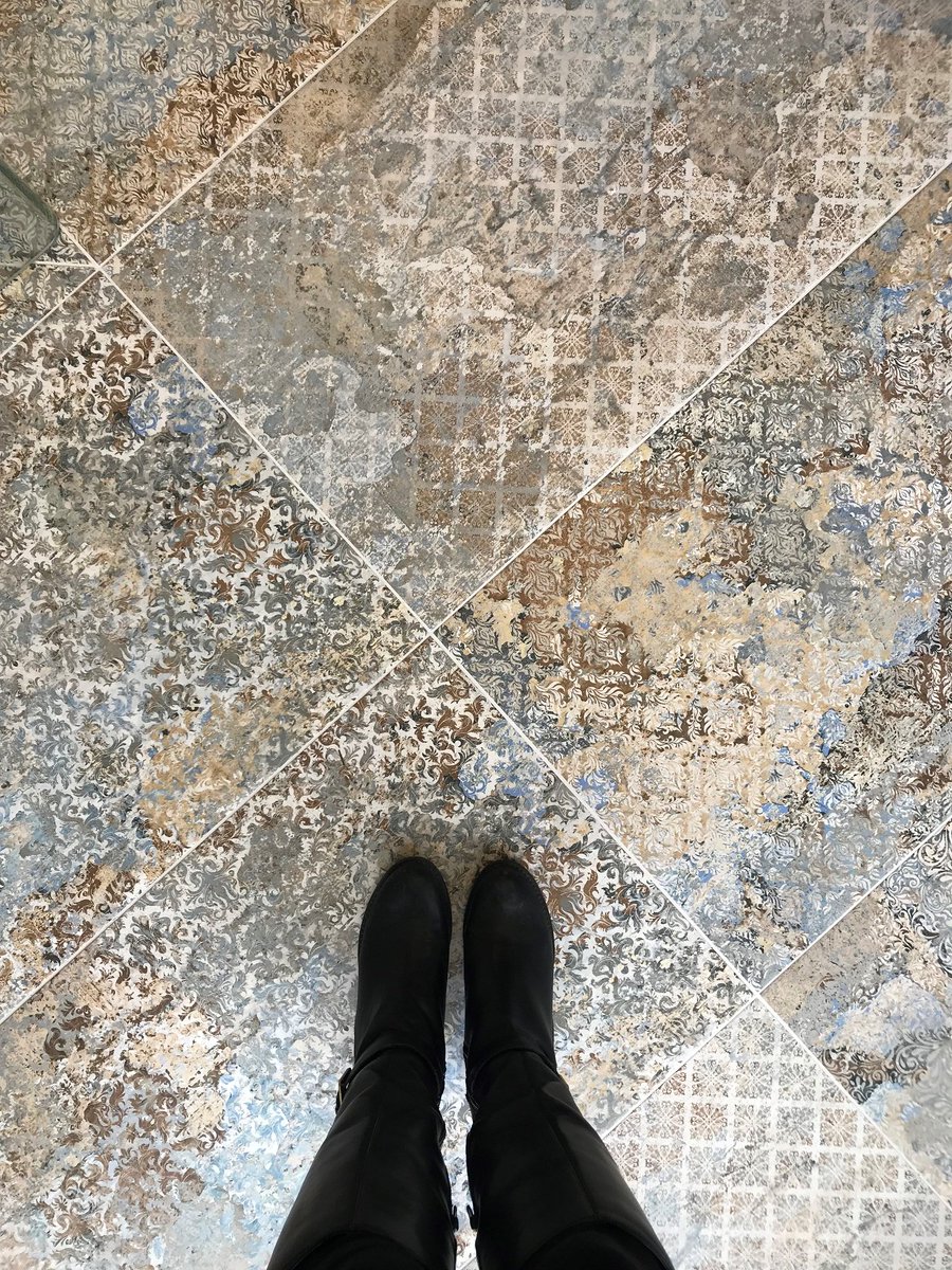 One of our favourite tiles is now on display in the showroom. These gorgeous Aparici tiles in the ‘Carpet’ design with their distressed, rustic look add warmth to industrial schemes and off-set luxury pieces perfectly. #Laingskbb #statementflooring #bathroomretaileroftheyear