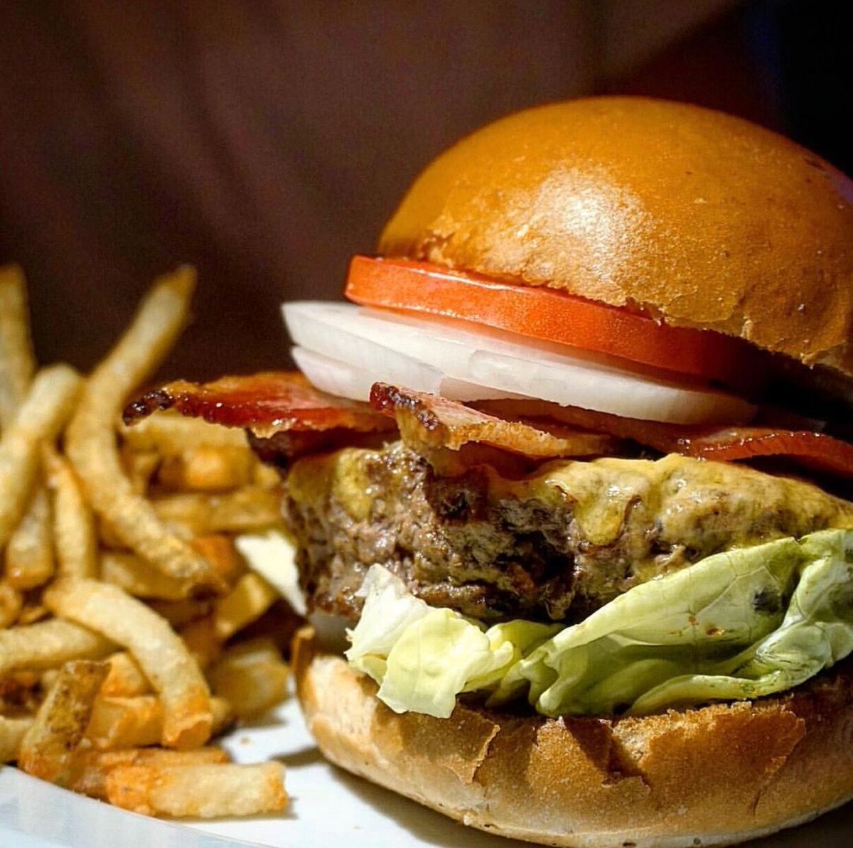 5napkinburger's tweet photo. Upper East Siders love big delicious burgers from 5 Napkin Burger! Stop by the restaurant or order online! https://t.co/loMY4AKOxE

#burgerlover #fries #lunchideas #brunch #uppereastsiders #uppereastsidestyle #burgers #foodlover #happyhourallday #nyceats #nycfoodie #nyclife https://t.co/kq6ui7bfBi