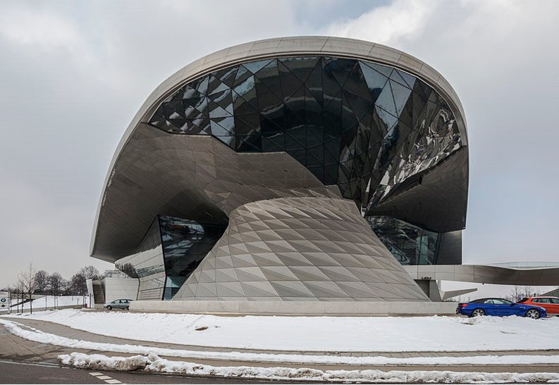 bmwcolombia's tweet photo. #BMWTechnology Sabías que las instalaciones del BMW Welt en Alemania, posee diversos grupos de páneles solares los cuales proveen gran parte de la energía del edificio. https://t.co/LkLPx3kKe9
