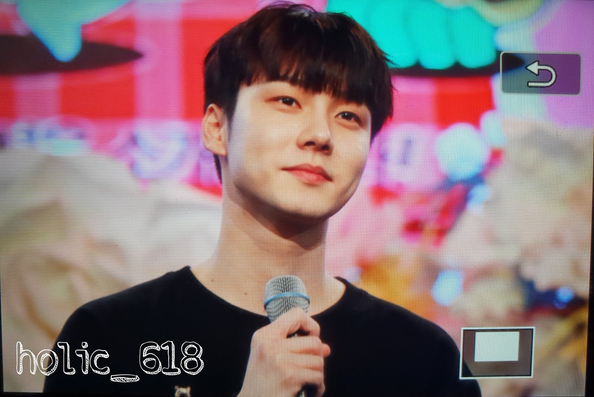 HOlic_618's tweet photo. 180410 아뮤소
.
#송재호 #재호  #아프리카티비 #afreecatv #BJ #아뮤소 https://t.co/QpHjccDIJ3