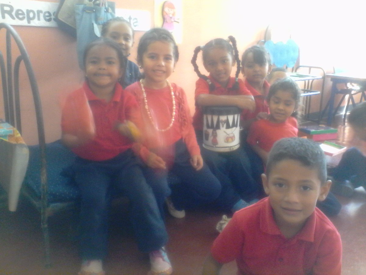 CEI_AndresBell's tweet photo. Nuestros niños y niñas disfrutando de su aprendizaje! Educación de calidad#PrioridadEducacionParaTodos. Docentes felices!@ninosimon_Lara  @NicolasMaduro @oleisa2010 @MPPEDUCACION https://t.co/eJx4yZhzUr