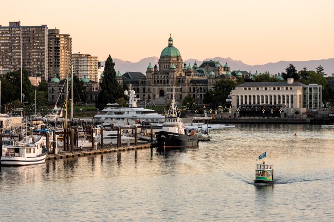 HelloBC's tweet photo. How to spend 72 hours in Victoria this spring: https://t.co/fYmNz77VJv via @victoriavisitor #exploreBC #exploreVictora #exploreVancouverIsland https://t.co/XamAdxVX8I