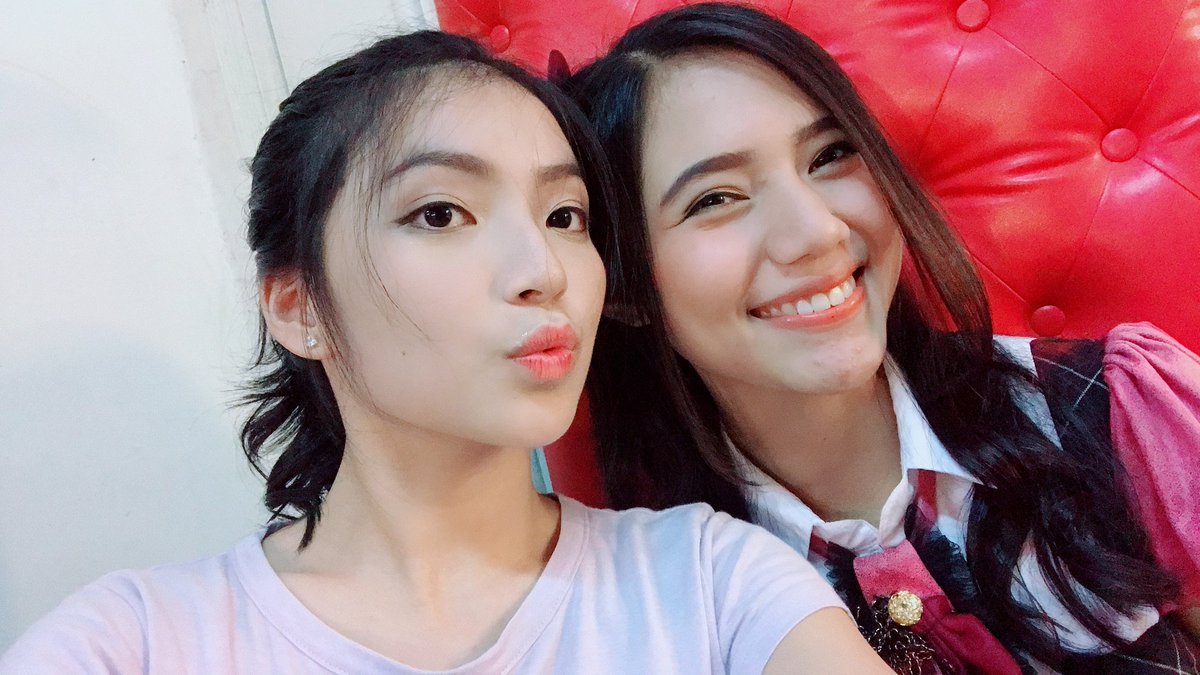 _shaniagracia31's tweet photo. Thankyouu for todaayy!! Hihi tadi juga ngerayain ulangtahunnya ka Rachel seruu bgt!! Happy birthdaay yaah ka rachell😘😘❤️ panutan receh qu yang selalu semangatt💕 Gbu always! @Rachel_JKT48 https://t.co/yiuXI3QIP5