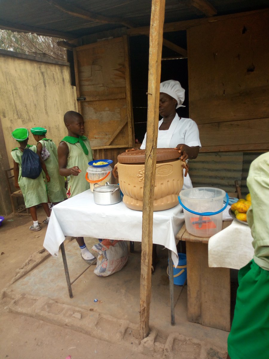 johnuniackdavis's tweet photo. We @HelenKellerIntl are pleased to participate in the @MDLZ #healthylifestyles program, aimed at bringing #nutrition education, active play &amp; fresh foods to at-risk children &amp; their families in #Lagos #Nigeria. #obesity @SaveMamaNChild https://t.co/WaYAISbuMz