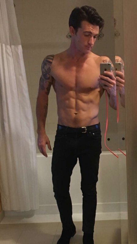 GabrelHunter's tweet photo. @DrakeBell Is this u ???? https://t.co/rTWRgZfNSr