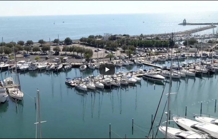 ecom_news's tweet image. Le #port de @lagrandemotte va s’agrandir. Bientôt 400 nouveaux anneaux dont une partie réservée aux #catamarans goo.gl/Wu7Kup #multi2018 #nautisme @lagrandemotte @S_Rossignol
