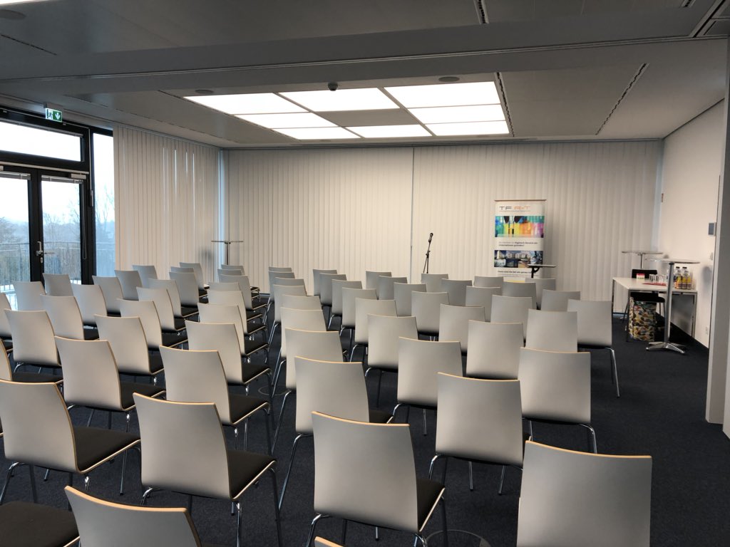 XC2csJz6nWhP's tweet photo. Gleich geht’s los... Draußen tobt schon der ☔️ ⛈ Sturm! @bwcon_info #cyberone #tfrt #tübingen #Datenschutz #DSGVO https://t.co/sy8g54wgAY