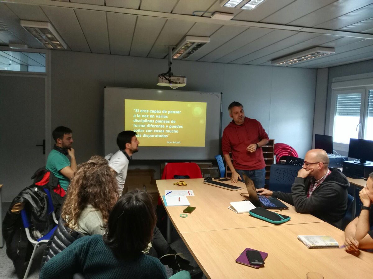 EscuelaIdeo's tweet image. Aprendiendo a programar con #GoogleSuite gracias a @diegogd en #ideoformacion