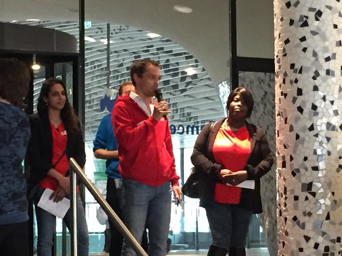 De 3 genomineerden mogen pitchen: Rode Feniks, Samenloop voor hoop en Scouting Schipluiden. 👍