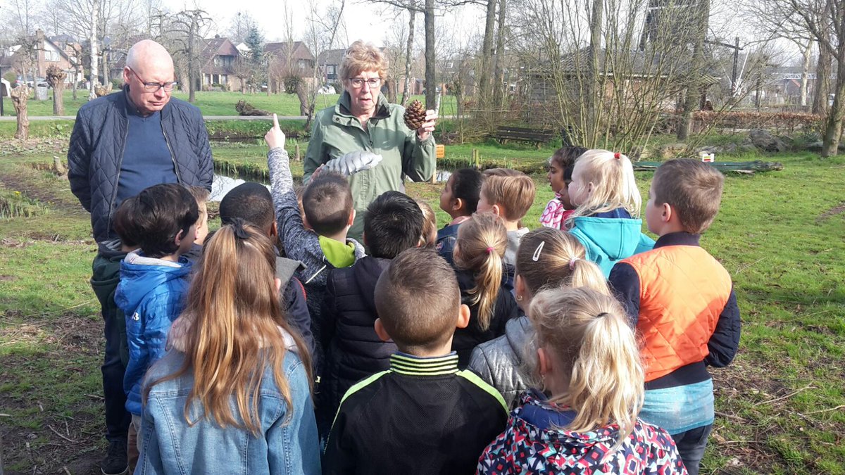 Groep 3a naar het Milieu Educatie Centrum in Nieuwegein. Opzoek naar Ribbeltje, een pissebed die zijn geheugen kwijt is geraakt. Wij hebben hem geholpen zijn geheugen weer op te frissen! 🍃 #natuuronderwijs #buitenwijs #buitenlesdag