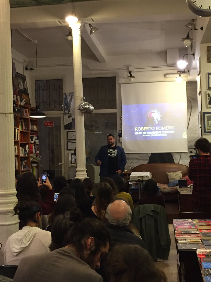 mixercultura's tweet photo. “La realidad virtual también tiene su propio lenguaje”, Roberto Romero. #RealidadVirtualYCine https://t.co/AP7XLYYfPd