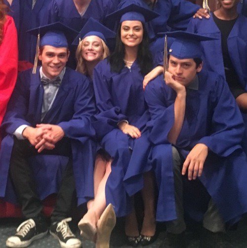 BarchieUpdates's tweet photo. The way it's meant to be #Barchie #Jeronica https://t.co/2P9sfLUV80