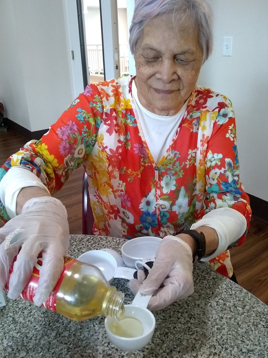 CallahanVillAD's tweet photo. The Callahan Confectionistas are at it again! This time with homemade Caramel Popcorn for #NationalCaramelPopcornDay @Callahanvillage #FrontierCulture https://t.co/LbKohRzkg6