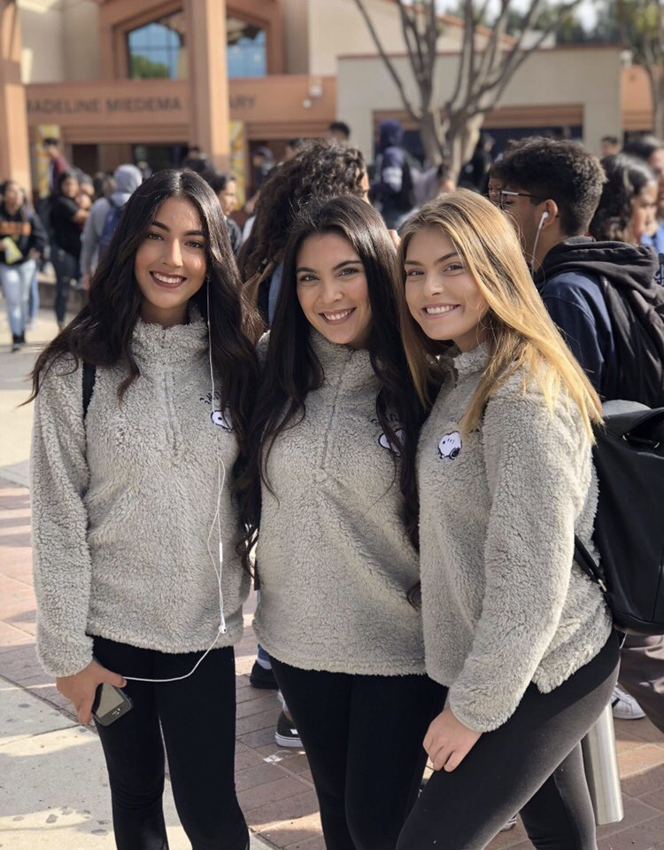 vannaleeiigh's tweet photo. HAPPY BDAY TO MY GIRL!!!!! ILY AND HAVE A GR8 DAY 💕💕 DANK U FOR ALWAYS BEING THERE 4 ME #loyalgirls @marialomelii https://t.co/nxIr2FuOPp