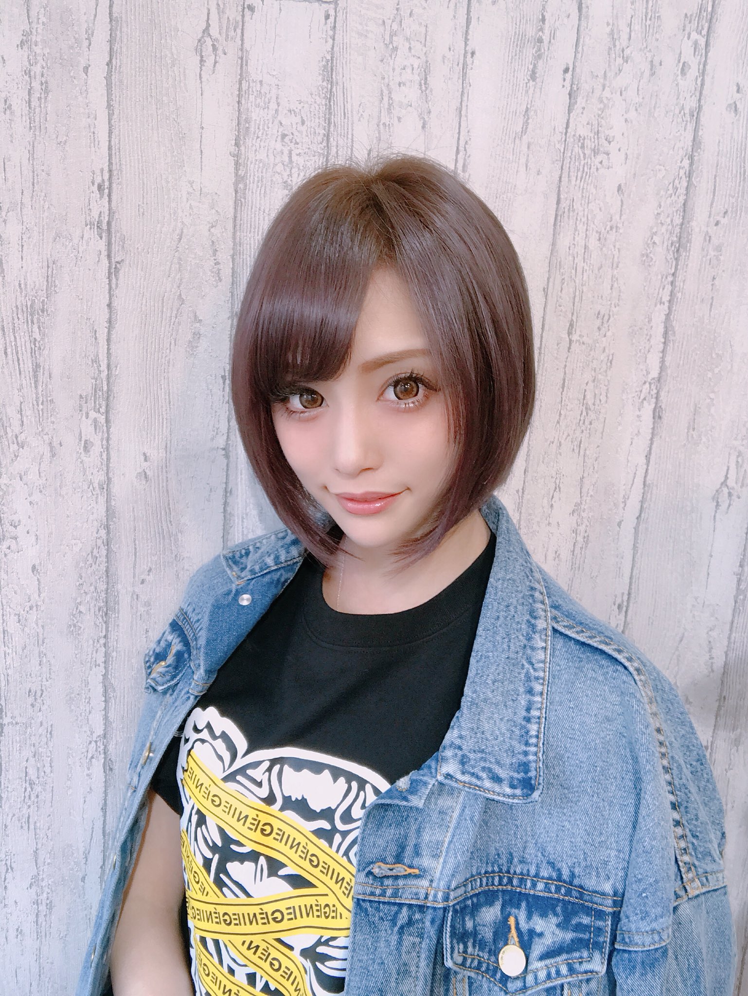 サキ吉 日付変わって今日 28歳になりました そしてギャル卒 ショートボブに戻しました Lapisかずやさんありがとう 今年の抱負は有言実行 やったるぜ