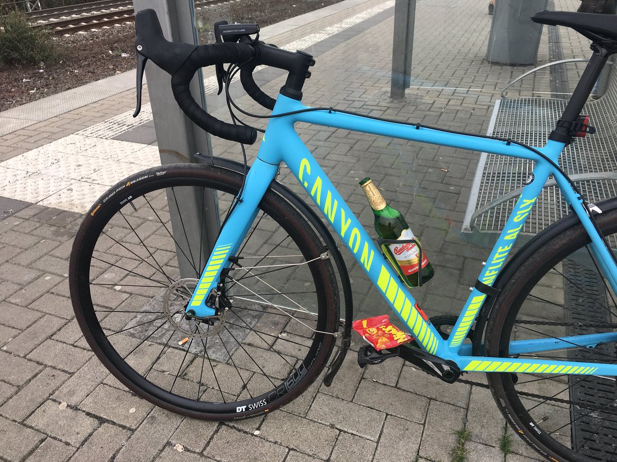 thorstenfirlus's tweet photo. Man muss Pläne auch mal anpassen. #wegbier und #nicnacs statt #bikefromwork https://t.co/04PCV5cJSr