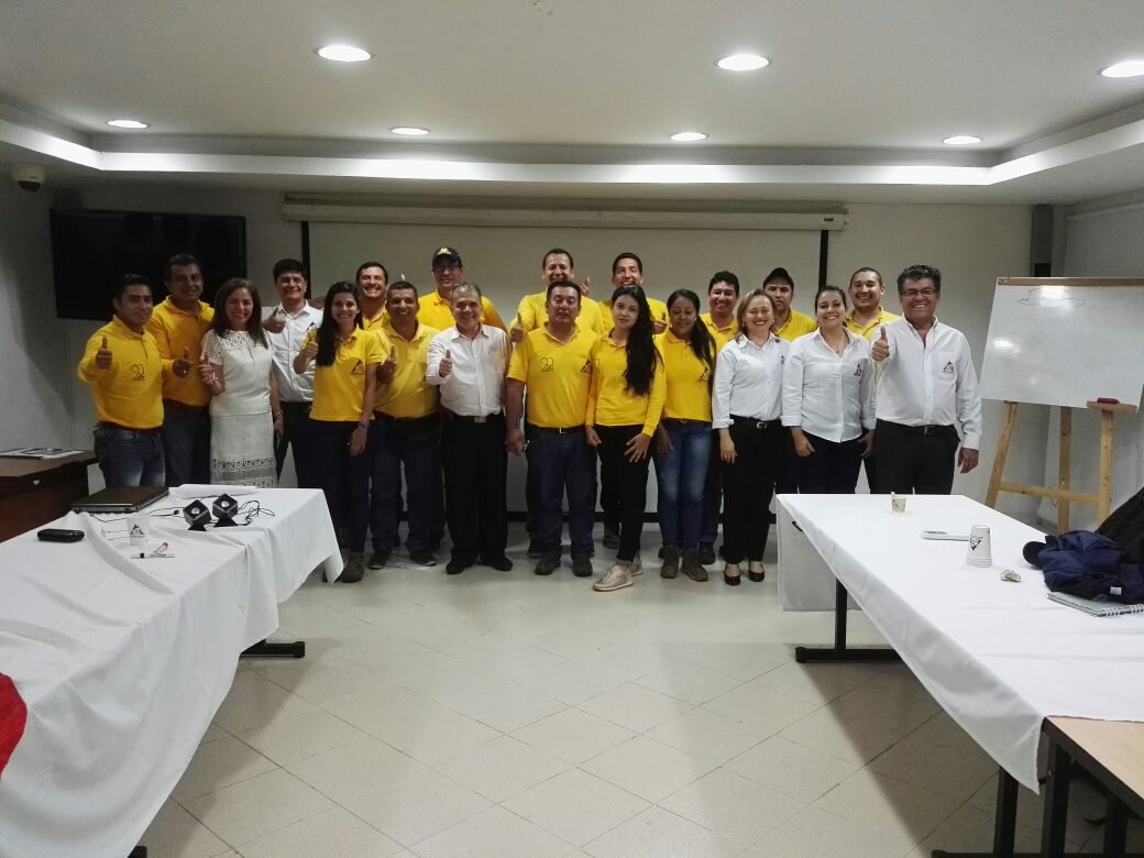 FedeCafeteros's tweet photo. El #ServiciodeExtensión del #Huila realizó taller de radio con el fin de seguir transfiriendo de la mejor manera herramientas técnicas a los caficultores y demás mensajes relevantes, para su bienestar y de sus familias. https://t.co/yYIJegCkSS