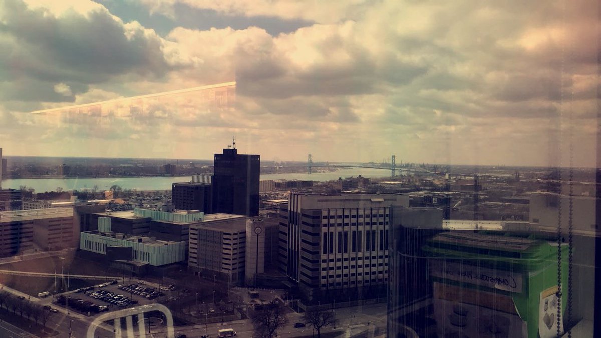 goldinglewis6's tweet photo. Enjoying these views today down at DTE, the filing part was lame but I got a chance to speak with MSU and UofM Alum about their PT experiences๐๐พ Even got my own desk for the next 2 days! #CHSTrojanPride https://t.co/0zpTiMnwSA