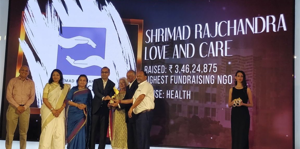 UWMumbai's tweet photo. @SRLoveandCare is the highest fundraising #NGO at the @TataMumMarathon raising Rs.3.46 crores for rural healthcare https://t.co/e9gb3jX9Cx