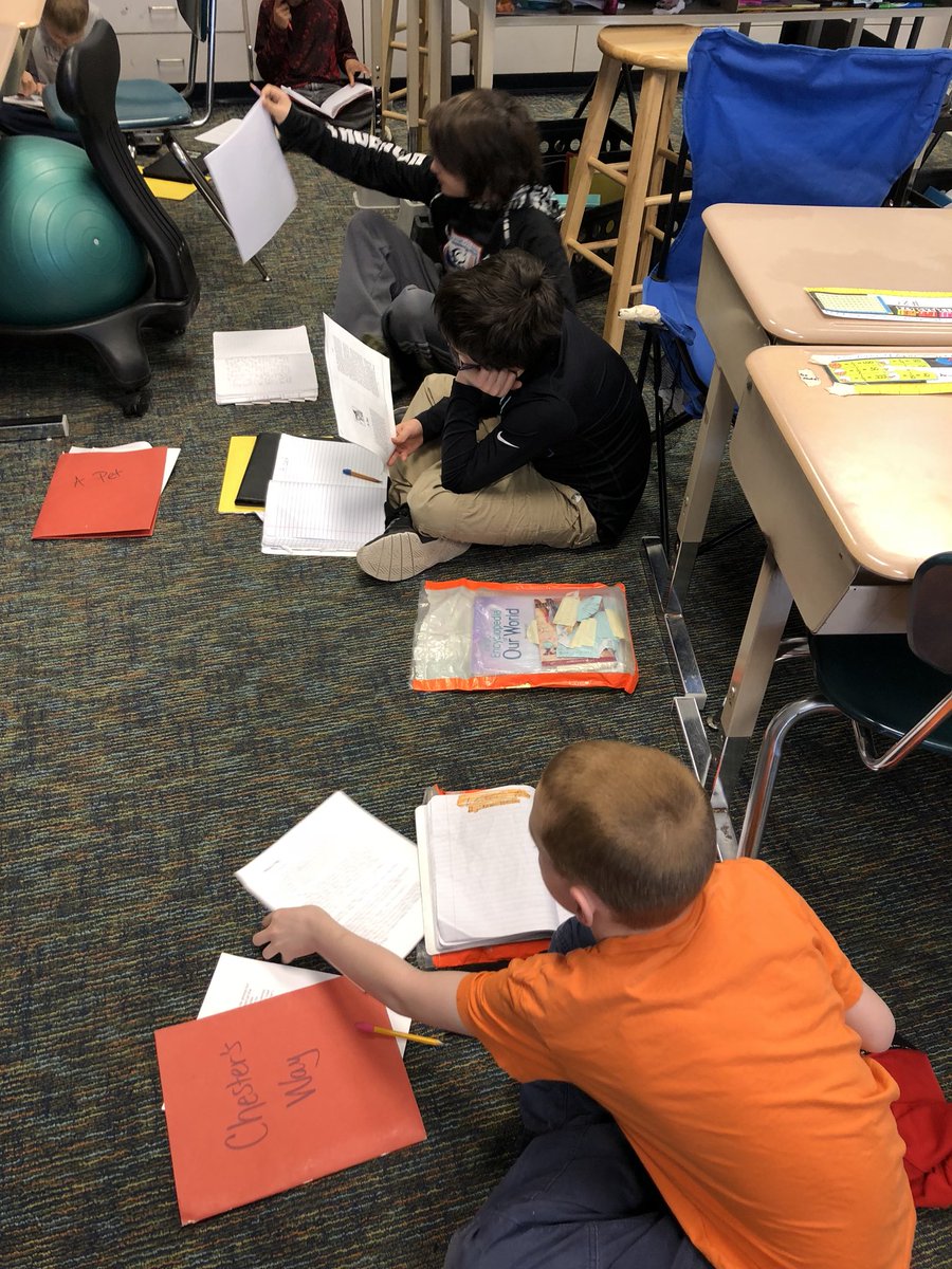 LindeJenni's tweet photo. Practicing our close reading skills around the room today, as we adventure into the world of literary essay writing. #PositivelySouth #CloseRead π #writeaboutreading ππ#readingiscool https://t.co/lOdd0h7gPN