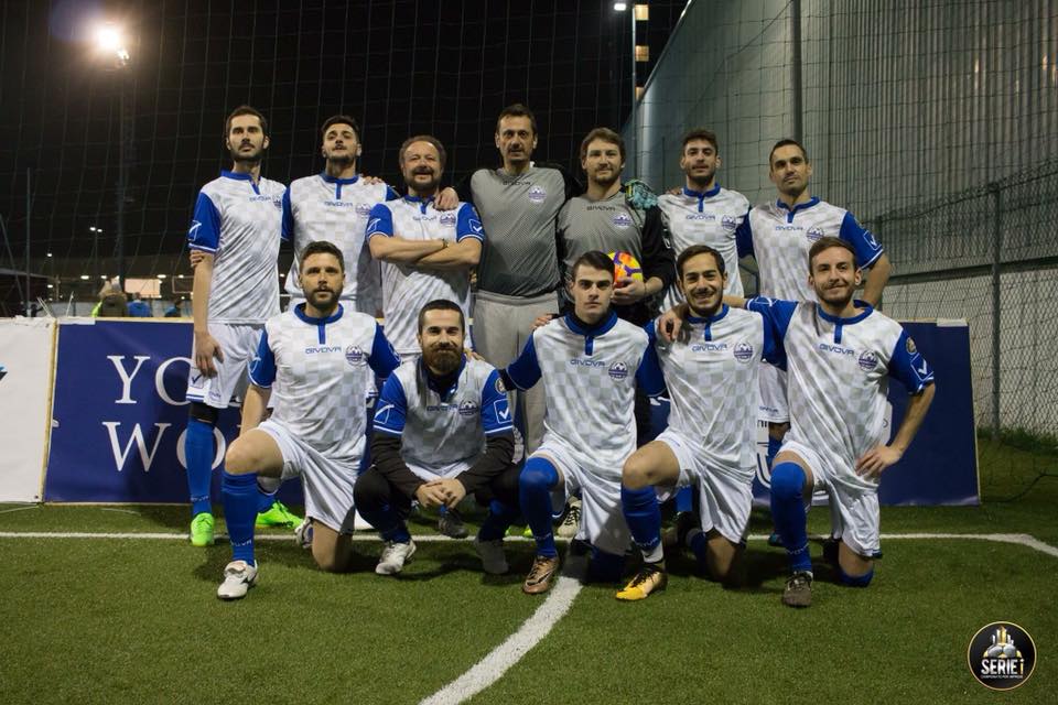 PHDItaly's tweet photo. Ieri sera nonostante la pioggia battente l’#OMGCLUB è sceso in campo per l’ultima partita del primo girone. Purtroppo non siamo riusciti a portare a casa la vittoria, ma abbiamo comunque passato il turno e siamo terzi in classifica. Bravissimi ragazzi! #YouNeverWorkAlone https://t.co/lyup8nj1oU