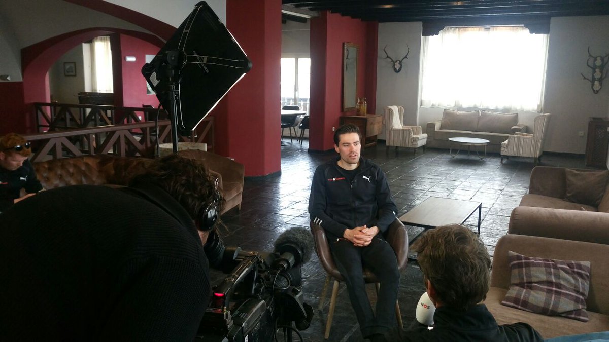 🏔️🚵‍♂️Visita internacional y mediática en el #GHMMonachil. El ciclista y ganador del <a href="/giroditalia/">Giro d'Italia</a> 2017 <a href="/tom_dumoulin/">Tom Dumoulin</a> entrevistado en nuestro hotel por <a href="/NOS/">NOS</a> y @Eurosport_UK 🎤🎥