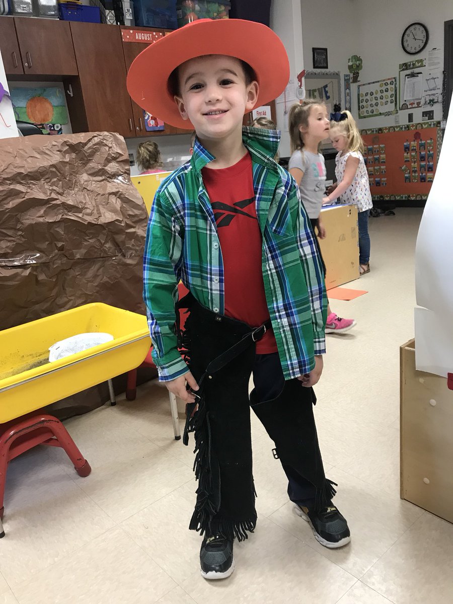 rdill71's tweet photo. We have a new wrangler in room 305! #westernweek #learningisfun #playingislearning #cdcrocks #CEkidsmatter @kasiwilliams17 https://t.co/FHSVQWjmEd