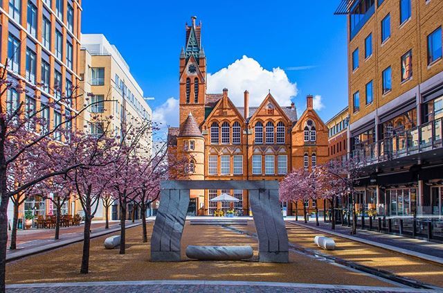 petedaviesphoto's tweet photo. .
In the lamplight 
The withered leaves collect at my feet
And the wind begins to moan
.
.
But hopefully not before we get some bright sunny days!
.
.
#weallshootphotos #brummie_gems #igersbirmingham #birminghamweare #cielobirmingham #oozellssquare #cherryblossom #capturingb… https://t.co/7srYmBVedw