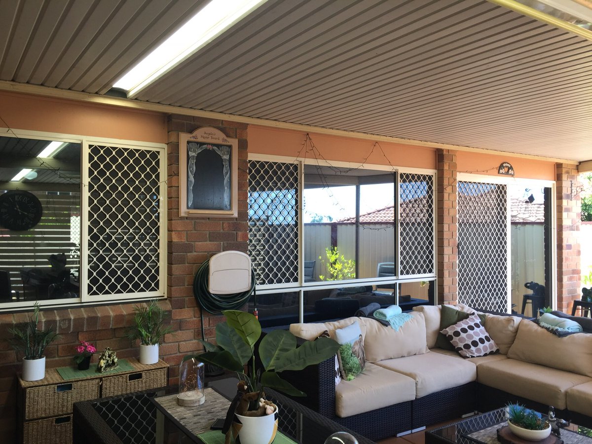 EclipseBrisbane's tweet photo. Dark tint installed to the bedrooms on the front of the house and medium tint applied to the kitchen and living areas. Our tint comes with a lifetime warranty.
#hometintingbrisbane
#windowtintingbrisbane
#tintingbrisbane https://t.co/QqnOTFiCtY
