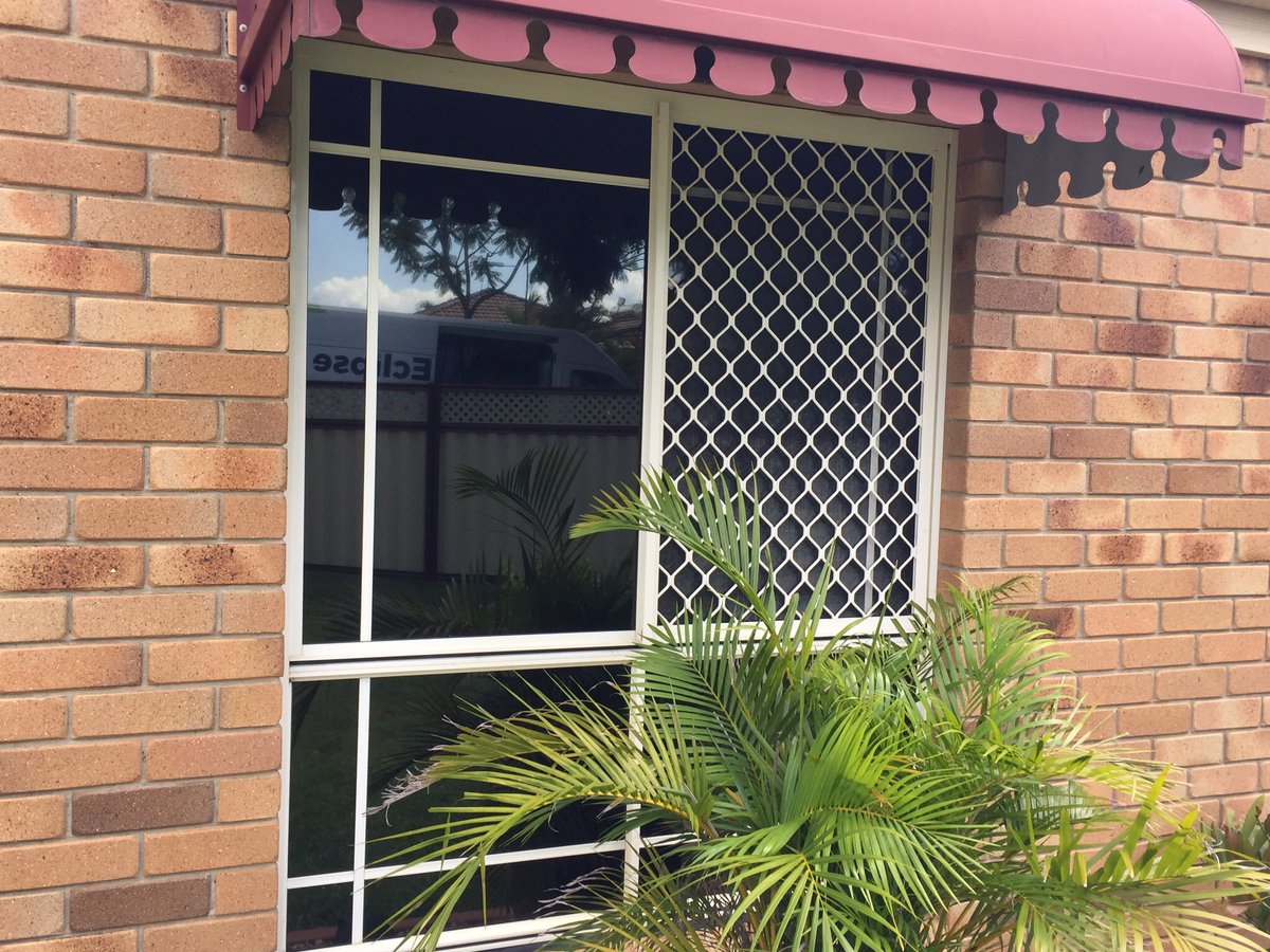 EclipseBrisbane's tweet photo. Dark tint installed to the bedrooms on the front of the house and medium tint applied to the kitchen and living areas. Our tint comes with a lifetime warranty.
#hometintingbrisbane
#windowtintingbrisbane
#tintingbrisbane https://t.co/QqnOTFiCtY