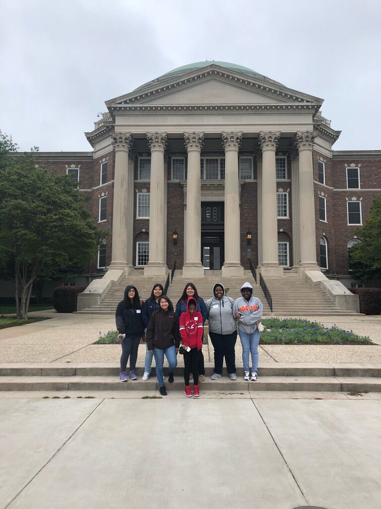 SMUGammas's tweet photo. This past weekend, our alum, Jenny @lanakila129 brought 39 high school girls from Spruce to participate in our Women’s Empowerment Workshop! Thank you to our sisters Lucy @lucyquezada95 and Katherine @KNLinares for putting on an amazing event! ☺️💕💜 https://t.co/JspeRBntgT