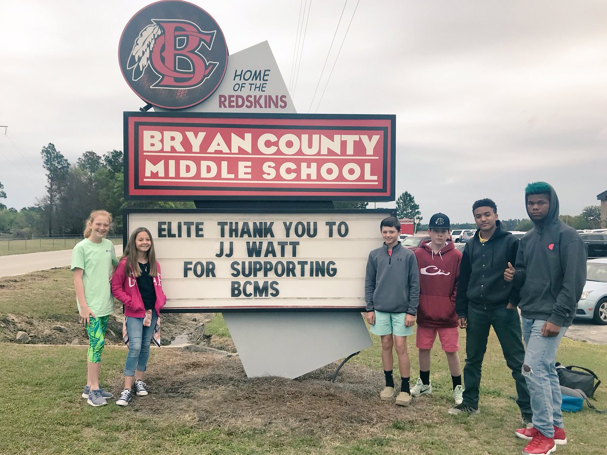 missliz31's tweet photo. 🎉🎉Thank you• Thank you 🎉🎉
•times one million• to @JJWatt and @JJWFoundation for their ELITE donation to @BryanCountyMS 
😎🍎🏈💪🏾🌟🏀 #BeBCMS #DreamBigWorkHard #ProudPrincipal https://t.co/7huxvLHLSr