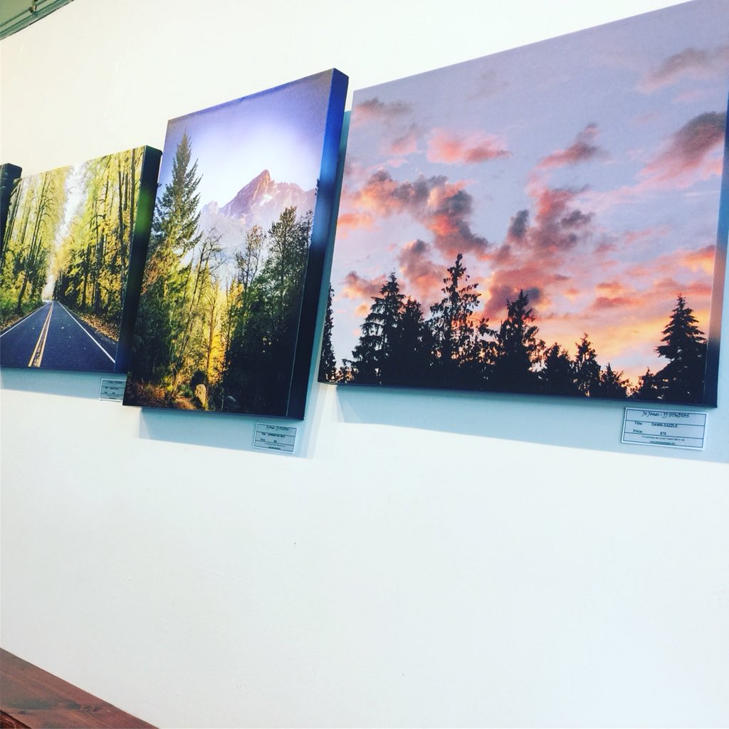 ksvrfm's tweet image. Checking out cool art at the Mount Vernon Art Walk! #ksvrfm @SkagitKID @goskagit @BreakingSkagit @Skagit_ArtMusic @ilovethelincoln #skagitart #localart #localartist