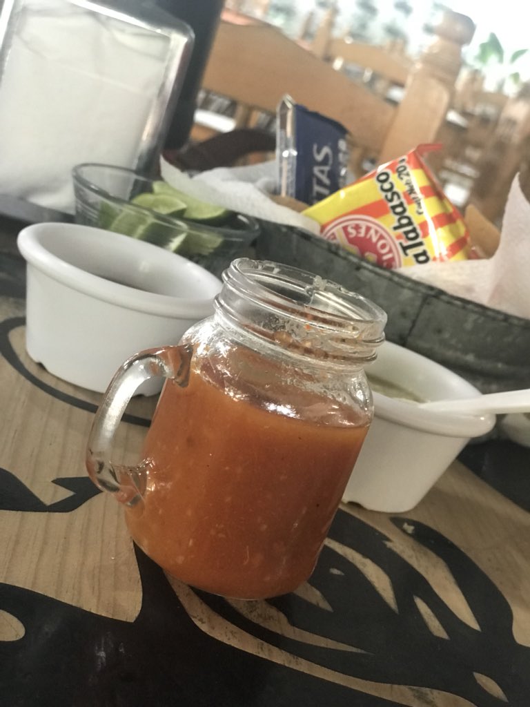 YennyTabasco's tweet photo. En el Pez-on Camarones 🍤 a la chilpaya, empanadas a la chaya, jugo de mariscos. #ElpezOn #Mariscos #comida #BuenSazón https://t.co/0cW5IaGEQM