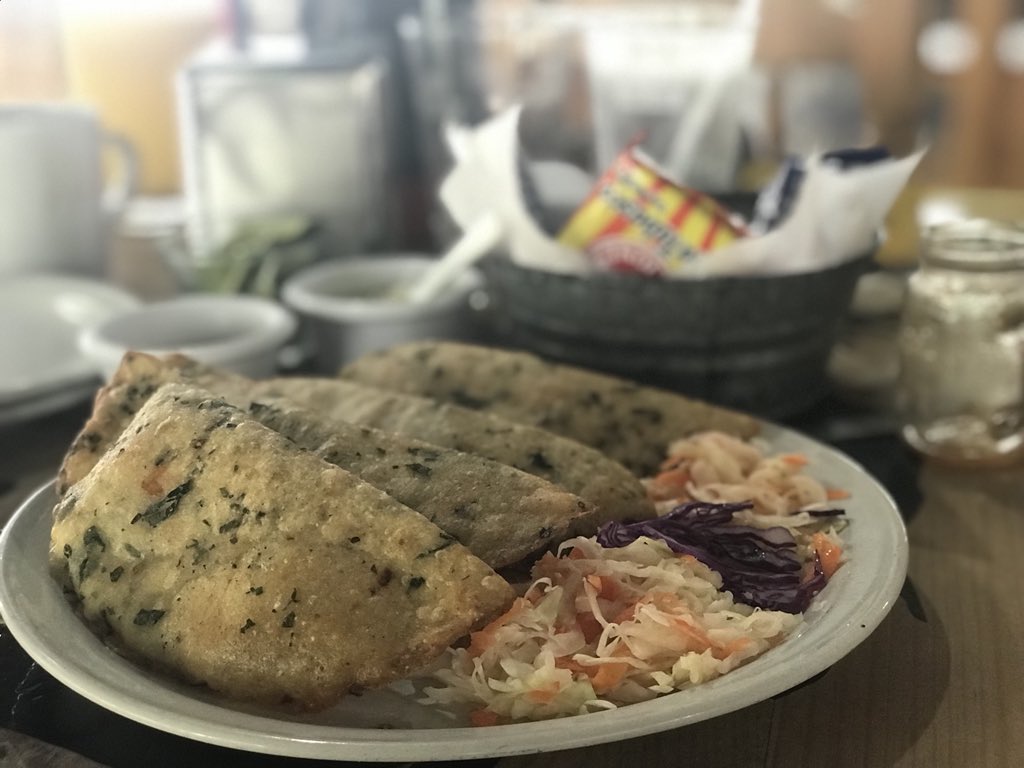 YennyTabasco's tweet photo. En el Pez-on Camarones 🍤 a la chilpaya, empanadas a la chaya, jugo de mariscos. #ElpezOn #Mariscos #comida #BuenSazón https://t.co/0cW5IaGEQM