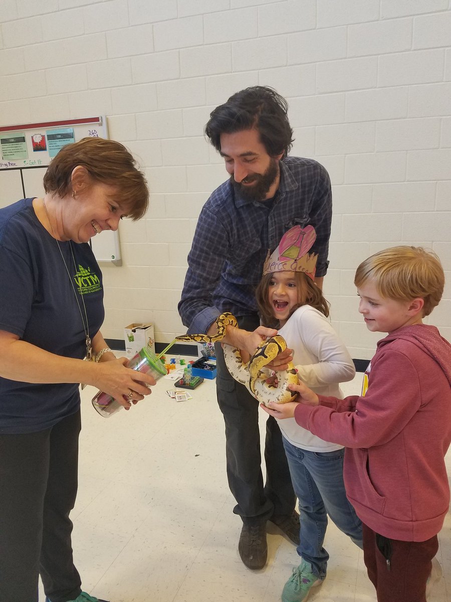 KarolaScarce's tweet image. You need to be at T. Clay Wood STEAM night! #SpringTwitterChallenge #TimberwolvesRock @AndrewBuchheit