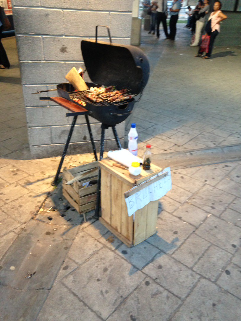 Cubodelnorte's tweet photo. En la terminal del cerro no hay un medio tanque con choris, hay BBQ con brochettes https://t.co/TBQtlmT8iz