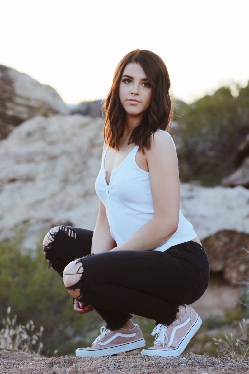 Makayla 🐝 tweet media