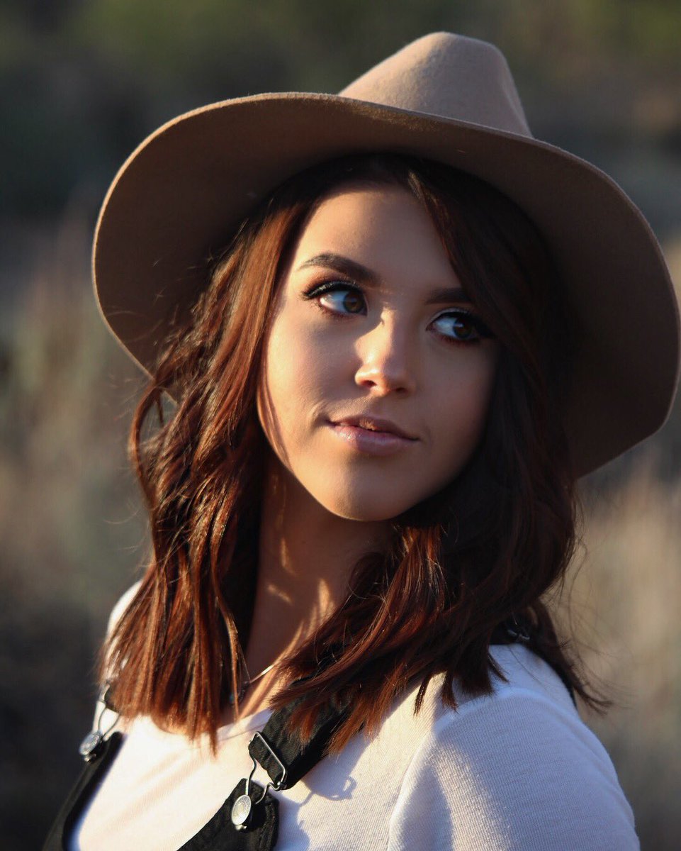 Makayla 🐝 tweet media