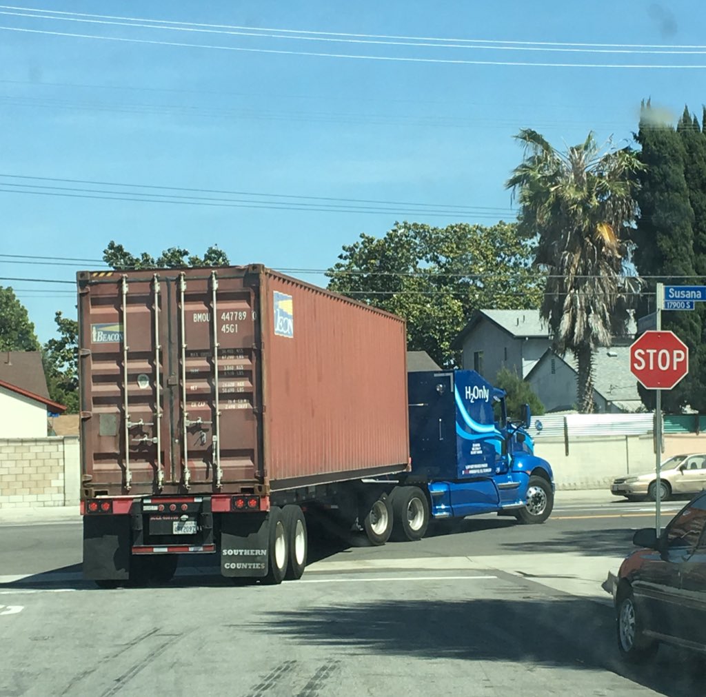 wbwatkins's tweet photo. Toyota’s #ProjectPortal #FuelCell class-8 truck has been running freight in and out of the LA ports since February. Grabbed a shot of it today in Long Beach. https://t.co/u7NyuQT0Jy